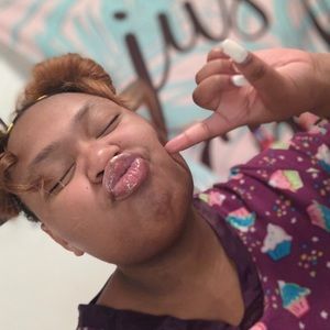 Meet your Posher, Anniasia